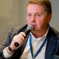 Сергей Фурманчук обсудил вопросы инвестиций  в архитектуру здоровья на ММИФ-2025