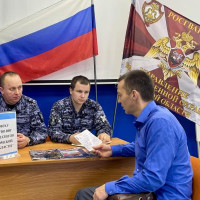 Офицеры Росгвардии приняли участие в ярмарке вакансий «Работа для героев» в Омске