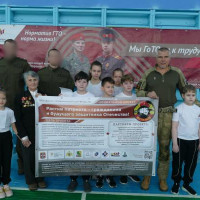 Сотрудники СОБР Росгвардии приняли участие в церемонии открытия сдачи испытаний ГТО в школе №44 Омска и поделились спортивным опытом