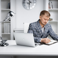 Как узнать номер телефона приставов и связаться с судебным приставом по своему делу