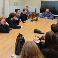 В Казани сотрудники вневедомственной охраны Росгвардии провели круглый стол со студентами колледжа технологии и дизайна