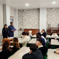 В преддверии Дня Конституции Российской Федерации росгвардейцы провели урок мужества для школьников Херсонской области