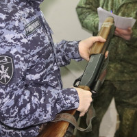 Росгвардия передала 400 единиц оружия в зону СВО