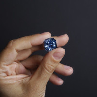 В России вырастили редчайший синий алмаз в 50 карат уровня мировых ювелирных легенд