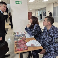 В Казани сотрудники Росгвардии провели профориентационную встречу со студентами юридического колледжа