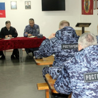 В Херсонской области сотрудники Госавтоинспекции провели с росгвардейцами занятие по безопасности дорожного движения