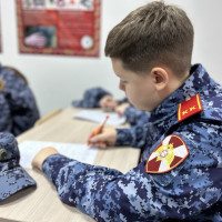 В Самаре кадеты Росгвардии написали новогодние поздравления своим шефам, которые находятся на СВО