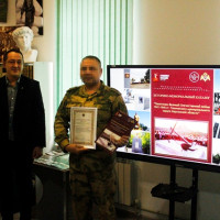 В Херсонской области презентовали каталог памятников Великой Отечественной войны с фотографиями росгвардейца