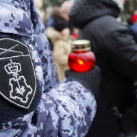 Росгвардейцы почтили память жертв теракта в селе Хорлы Херсонской области