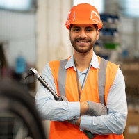 ИНДИЙСКИЙ НАПЛЫВ НА РОССИЙСКИЕ СКЛАДЫ: 40 ТЫСЯЧ РАБОЧИХ В 2026‑М