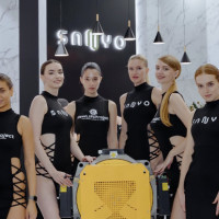 Промо-модель vs промоутер: в чём реальная разница и кого выбрать бизнесу?