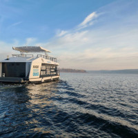 Хаусбот или плавучий дом: что это такое, в чем разница и что выгоднее купить