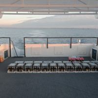 Плавучий дом для рыбалки и отдыха: дача на воде, домик на понтонах и рыбацкий дом на воде