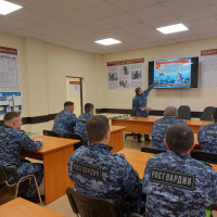 Сотрудники Росгвардии в Нижнекамске почтили память героев Сталинградской битвы