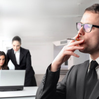 Почему успешным людям сложно бросить курить