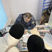 Росгвардейцы представили вакансии на ярмарке труда в Самарской области