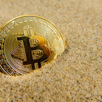 Биткоин: три метрики, которые объясняют обвал к $70 000