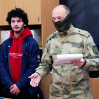 Росгвардейцы прочли пушкинские строки о воинской доблести на литературном вечере в Херсонской области