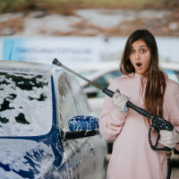 Как помыть машину зимой, чтобы не навредить: главные правила