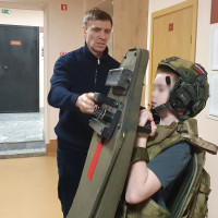 Сотрудники казанского СОБР рассказали воспитанникам чистопольского военно-патриотического клуба о своей работе