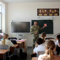 В Херсонской области росгвардейцы провели занятия по пожарной безопасности для школьников