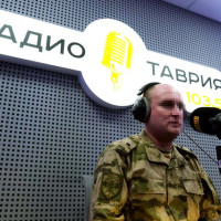 Офицер Росгвардии ответил на вопросы жителей Херсонщины в прямом эфире радио «Таврия»