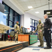 Росгвардейцы организовали выставку вооружения и техники для болельщиков баскетбольного матча в Казани