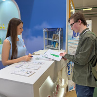 Стенд, который запоминают: роль хостес и промо-моделей