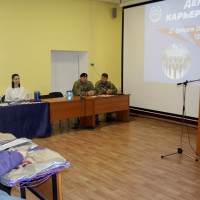 Сотрудники Росгвардии из Херсонской области провели профориентационную встречу со студентами в Севастополе