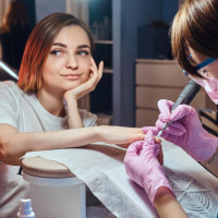 В России впервые утвердили ГОСТ на маникюр и педикюр