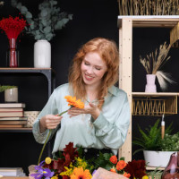 Женщины в России предпочитают зарабатывать на цветах и сладостях: исследование рынка