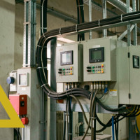 Кому обязательно обучение по электробезопасности: простой разбор для руководителей и HR