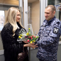В Управлении Росгвардии по Татарстану женщин поздравили с праздником весны