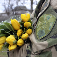 В Херсонской области росгвардейцы поздравили тружениц тыла с Международным женским днем