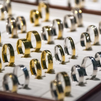 Опрос: Каждая десятая россиянка теряла ювелирные украшения