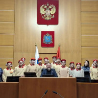 В преддверии двойного юбилея росгвардейцы организовали для самарских юнармейцев экскурсию в Самарскую Губернскую Думу