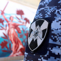 Росгвардейцы приняли участие в открытии мурала «Родина-мать зовет» в Херсонской области