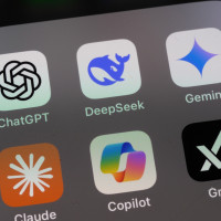 Нейросеть для написания постов в соцсетях: сравниваем DeepSeek, ChatGPT, Claude и Gemini
