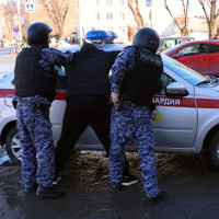 В Казани наряд вневедомственной охраны Росгвардии совместно с сотрудниками МВД задержали подозреваемого в грабеже смартфона из салона связи