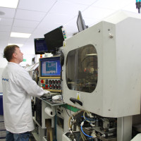 Как тестируют банковские карты: изгиб, трение, температура и другие испытания