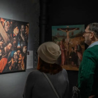 Самый сочный фото-поинт сезона: в Москве появилась гигантская ягода из «Сада земных наслаждений»