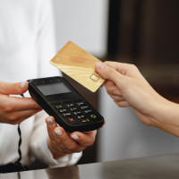 Почему с картой мы тратим на 30% больше