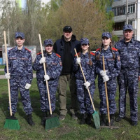 Самарские росгвардейцы вместе с подшефными кадетами приняли участие в общегородском субботнике