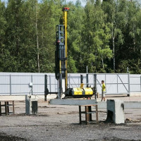 Фундаменты промышленных зданий: почему компактные сваебойные установки эффективнее тяжёлой техники