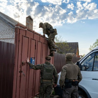 В Татарстане спецназ Росгвардии оказал силовую поддержку при задержании подозреваемых в организации незаконной миграции