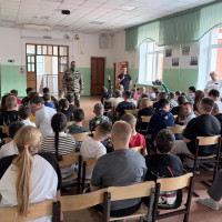 Офицер ОМОН &laquo;Утес&raquo; провел урок мужества для подшефных кадет в Самаре