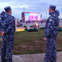 В Казани росгвардейцы выполнили задачи по обеспечению безопасности общегородского выпускного