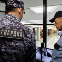 В Набережных Челнах росгвардейцы задержали неоднократно судимого мужчину по подозрению в краже из сетевого гипермаркета