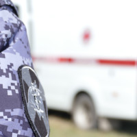 Росгвардия продолжает обеспечивать безопасность медиков Омской области