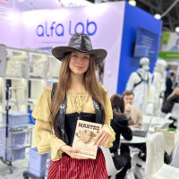 Как внимание человека распределяется на выставке и где в этой схеме работают стендистки?